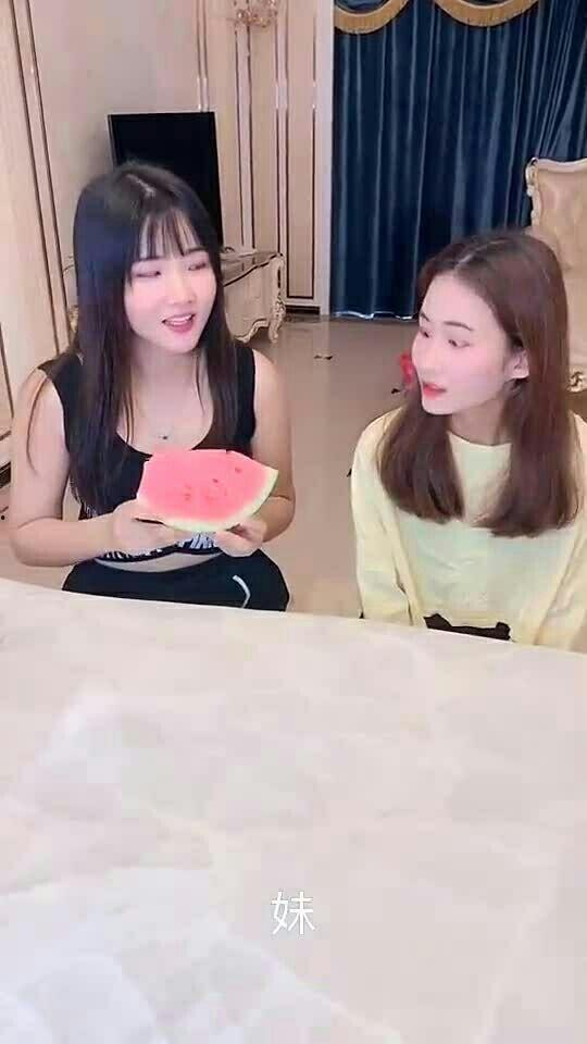 小妹吃瓜视频在线播放,带你领略网络热点的魅力瞬间  第2张