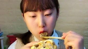 热闹的吃瓜大姐视频,街头热辣瞬间，笑料百出  第3张