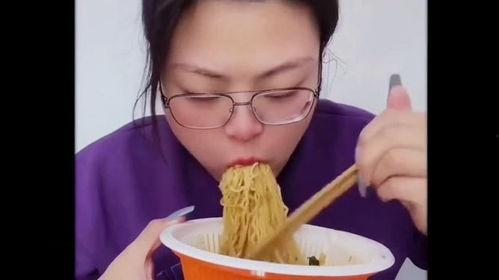 大爷抱着汤碗吃瓜视频大全,趣味横生瞬间集锦  第3张