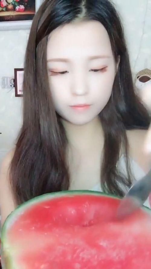 四个小姐姐吃瓜视频,揭秘热门吃瓜视频背后的故事