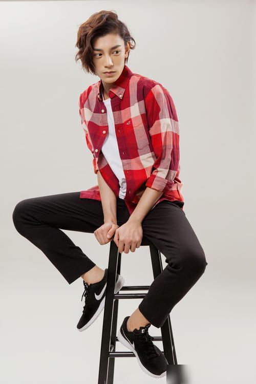 电视剧男主演员吃瓜视频,男主演员意外吃瓜,剧情反转引热议 第2张 电视剧男主演员吃瓜视频,男主演员意外吃瓜,剧情反转引热议 第2张