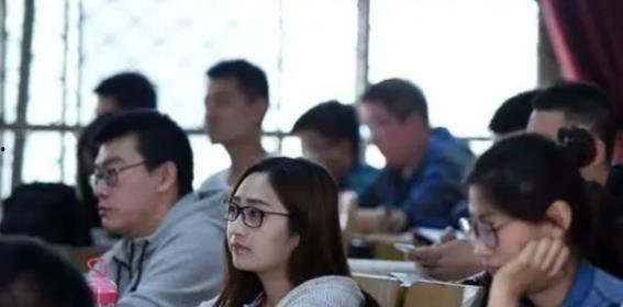 湖州吃瓜公安女教师视频,网络舆论下的师德探讨  第2张