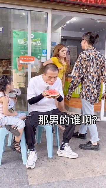 情侣吃瓜群众视频,甜蜜互动引网友热议 第3张 情侣吃瓜群众视频,甜蜜互动引网友热议 第3张