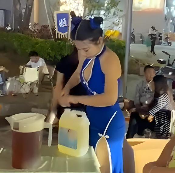 奶茶店老板娘吃瓜视频,吃瓜视频引发网友热议