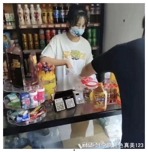 奶茶店老板娘吃瓜视频,吃瓜视频引发网友热议 第2张 奶茶店老板娘吃瓜视频,吃瓜视频引发网友热议 第2张