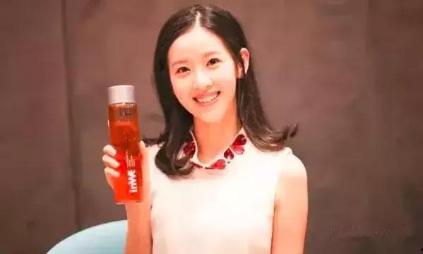 奶茶店老板娘吃瓜视频,吃瓜视频引发网友热议 第3张 奶茶店老板娘吃瓜视频,吃瓜视频引发网友热议 第3张