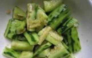 小瓜还可以凉拌吃吗视频,小瓜凉拌新吃法，视频教你轻松制作