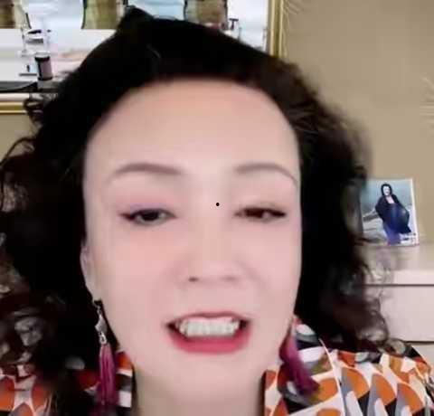 老赖直播吃瓜视频,老赖吃瓜事件，一场网络围观下的道德拷问