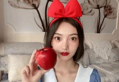 举牌校花吃瓜视频在线观看,举牌校花吃瓜视频，独家揭秘校园热事