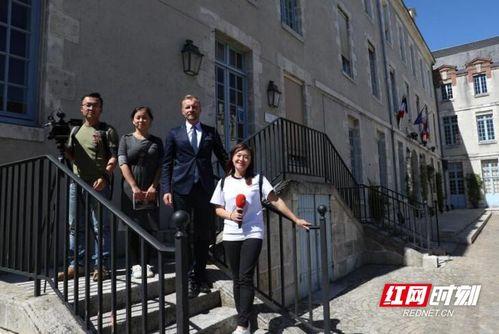 昆明某网红吃瓜事件视频,一场网络狂欢背后的真相揭秘 第2张 昆明某网红吃瓜事件视频,一场网络狂欢背后的真相揭秘 第2张