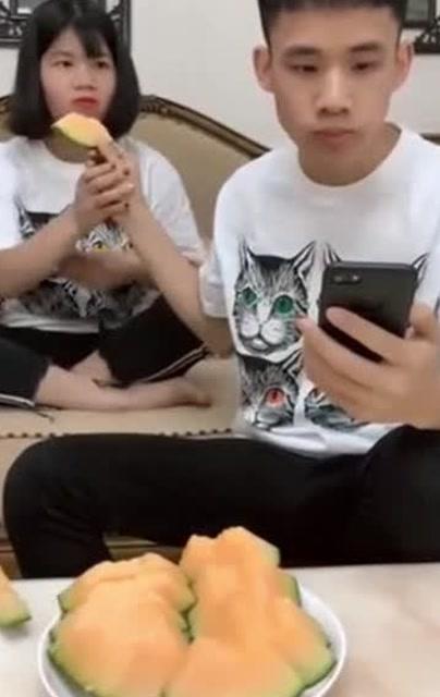 吃瓜姐姐弟弟视频,揭秘家庭欢乐日常 第2张 吃瓜姐姐弟弟视频,揭秘家庭欢乐日常 第2张