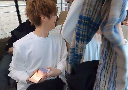 鹿晗前排吃瓜是真的吗视频,是真是假引热议  第2张