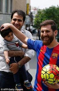 学生围观吃瓜视频,揭秘学生吃瓜视频背后的热点现象 第2张 学生围观吃瓜视频,揭秘学生吃瓜视频背后的热点现象 第2张