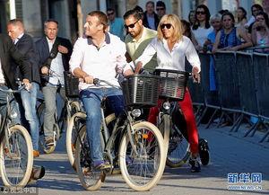 吃瓜全明星骑自行车被撞视频,现场视频曝光引关注 第2张 吃瓜全明星骑自行车被撞视频,现场视频曝光引关注 第2张