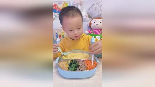 萌宝小吃货吃瓜视频,欢乐吃瓜瞬间集锦  第2张