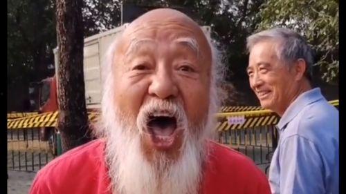 大爷吃瓜搞笑视频合集,欢乐无限 第1张 大爷吃瓜搞笑视频合集,欢乐无限 第1张