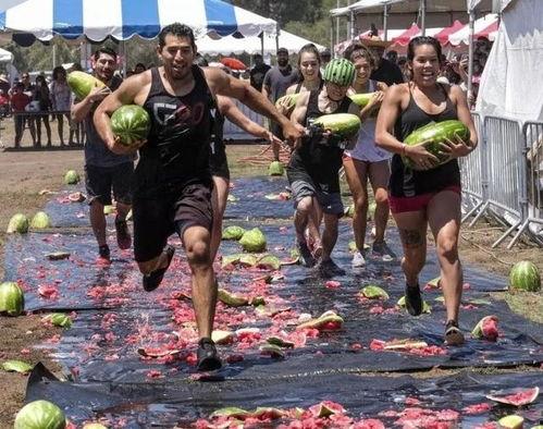 外国人群吃瓜视频,外国人群的趣味生活瞬间 第3张 外国人群吃瓜视频,外国人群的趣味生活瞬间 第3张