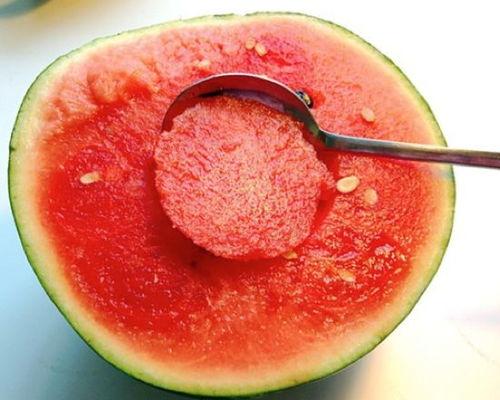 瓶子吃瓜原视频,揭秘网红美食背后的秘密