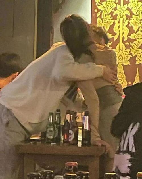 汶南女的吃瓜事件视频播放,视频播放背后的网络热议与反思