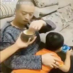 女友在吃瓜搞笑视频,欢乐时光尽享其中  第3张