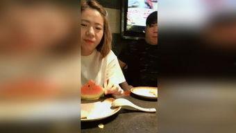 搞笑吃瓜比赛视频,观众笑到肚子疼 第2张 搞笑吃瓜比赛视频,观众笑到肚子疼 第2张