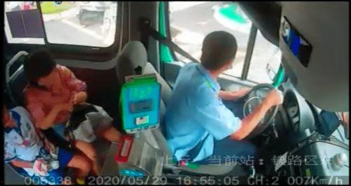 魏县网红吃瓜事件视频,一场网络狂欢背后的真相揭秘 第2张 魏县网红吃瓜事件视频,一场网络狂欢背后的真相揭秘 第2张