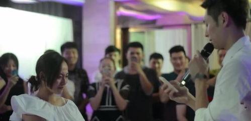 吃瓜群众看求婚视频,吃瓜群众见证浪漫求婚现场  第2张