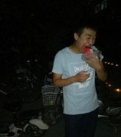 吃瓜群众看求婚视频,吃瓜群众见证浪漫求婚现场  第3张