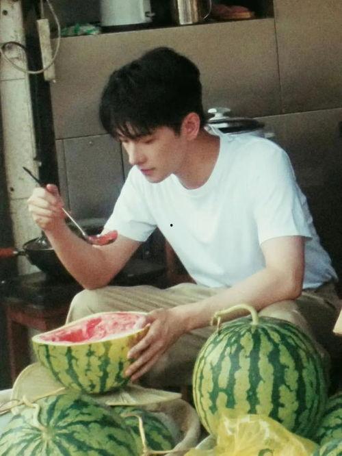 网上吃瓜的真实视频,真实事件背后的惊人真相  第3张