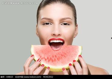 三位美女吃瓜图片视频下载,捕捉网络热议瞬间