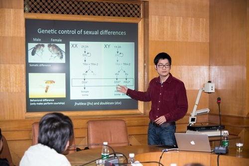 东南大学教授吃瓜视频,趣味横生，揭秘校园生活点滴  第2张