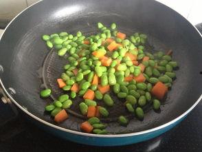 猫吃咸瓜炒毛豆好吗视频,咸瓜炒毛豆，猫咪的味蕾盛宴？