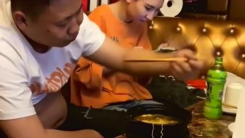 醉酒吃贝贝瓜的视频,视频记录美味瞬间 第2张 醉酒吃贝贝瓜的视频,视频记录美味瞬间 第2张